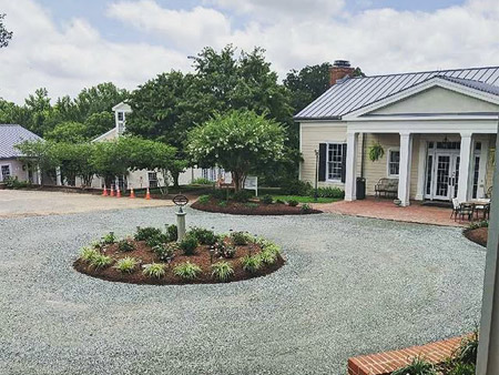 photo of traffic circle at Berry Hill Resort